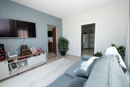 Sala de casa à venda com 2 quartos, 200m² em Bandeirantes, Contagem