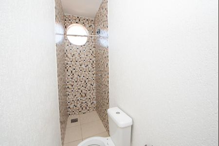 Banheiro da Suíte de casa à venda com 2 quartos, 200m² em Bandeirantes, Contagem