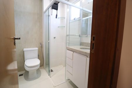 Banheiro do Quarto 3 de apartamento para alugar com 3 quartos, 120m² em Patrimônio, Uberlândia