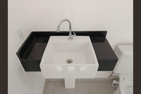 Banheiro de kitnet/studio à venda com 1 quarto, 28m² em Pinheiros, São Paulo