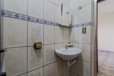 Banheiro de casa para alugar com 2 quartos, 75m² em Jardim Maria Eneida, Mauá