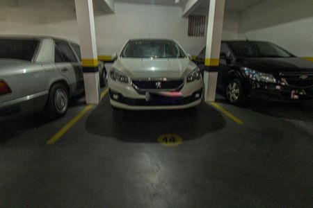 Garagem de apartamento para alugar com 2 quartos, 64m² em Centro Cívico, Curitiba