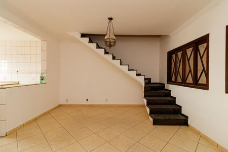 Sala de casa para alugar com 4 quartos, 120m² em Vila Nova Galvão, São Paulo