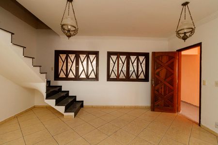 Casa para alugar com 4 quartos, 120m² em Vila Nova Galvão, São Paulo