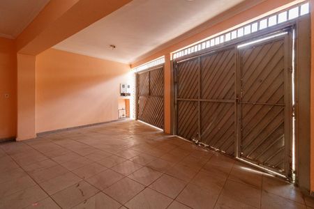 Garagem de casa para alugar com 4 quartos, 120m² em Vila Nova Galvão, São Paulo