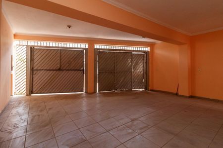 Garagem de casa para alugar com 4 quartos, 120m² em Vila Nova Galvão, São Paulo