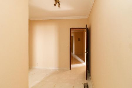 Casa para alugar com 120m², 4 quartos e 2 vagas Casa para alugar com 120m², 4 quartos e 2 vagasSuíte