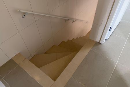 Casa para alugar com 133m², 3 quartos e 1 vagaEscada