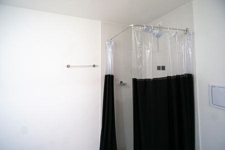 Banheiro de kitnet/studio para alugar com 1 quarto, 26m² em Penha de França, São Paulo