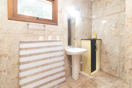 Banheiro do Quarto 5 de casa para alugar com 6 quartos, 400m² em Teresópolis, Porto Alegre