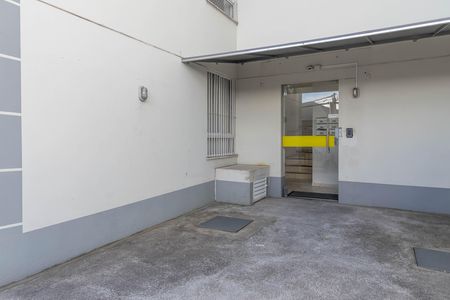 Hall de entrada de apartamento para alugar com 2 quartos, 48m² em Via Colégio, Belo Horizonte