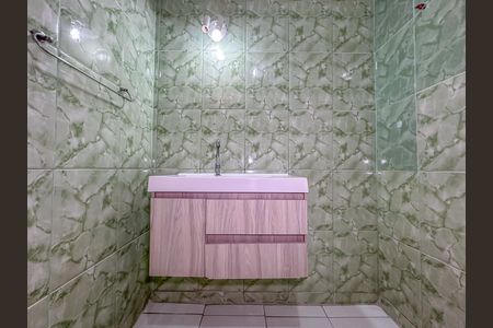 Banheiro social de apartamento à venda com 3 quartos, 105m² em Catete, Rio de Janeiro