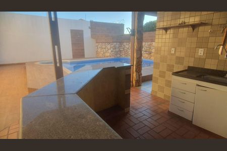 Área externa de casa à venda com 5 quartos, 280m² em Santa Branca, Belo Horizonte