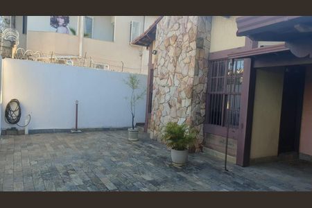 Área externa de casa à venda com 5 quartos, 280m² em Santa Branca, Belo Horizonte
