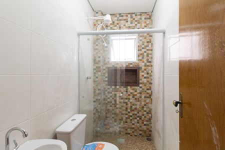 Banheiro de apartamento para alugar com 2 quartos, 45m² em Jardim Maria Beatriz, Carapicuíba