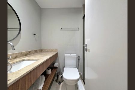 Banheiro de kitnet/studio à venda com 1 quarto, 31m² em Indianópolis, São Paulo