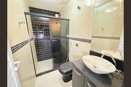 Banheiro de casa para alugar com 2 quartos, 75m² em Osvaldo Cruz, Rio de Janeiro