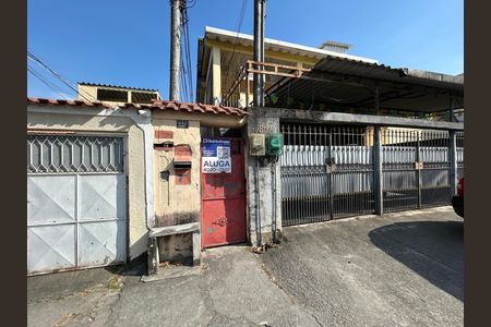 Fachada + placa de casa para alugar com 2 quartos, 75m² em Osvaldo Cruz, Rio de Janeiro