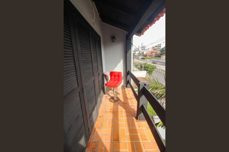 Sacada do Quarto 1 de casa para alugar com 5 quartos, 300m² em Medianeira, Porto Alegre