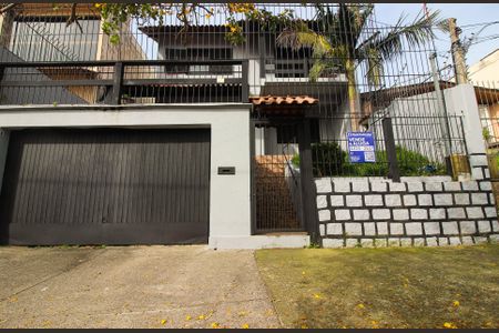 Fachada de casa para alugar com 5 quartos, 300m² em Medianeira, Porto Alegre