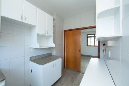 COZINHA de apartamento para alugar com 3 quartos, 98m² em Serra, Belo Horizonte