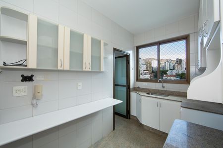 COZINHA de apartamento para alugar com 3 quartos, 98m² em Serra, Belo Horizonte