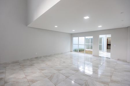 Sala  de casa para alugar com 2 quartos, 135m² em Parque São Quirino, Campinas