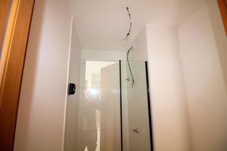 Banheiro de apartamento à venda com 2 quartos, 33m² em Vila das Belezas, São Paulo