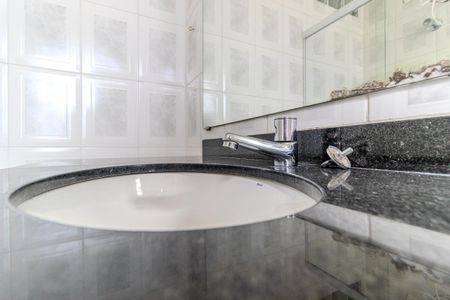 Banheiro da Suíte de apartamento para alugar com 3 quartos, 226m² em Santa Ifigênia, São Paulo
