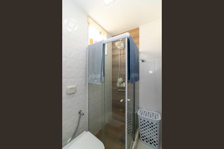 Banheiro de apartamento à venda com 2 quartos, 55m² em Vila Valqueire, Rio de Janeiro