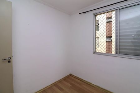 Quarto 2 de apartamento para alugar com 2 quartos, 48m² em Vila Indiana, Taboão da Serra