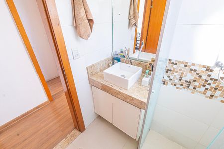 Banheiro de apartamento à venda com 2 quartos, 52m² em Minaslandia, Belo Horizonte