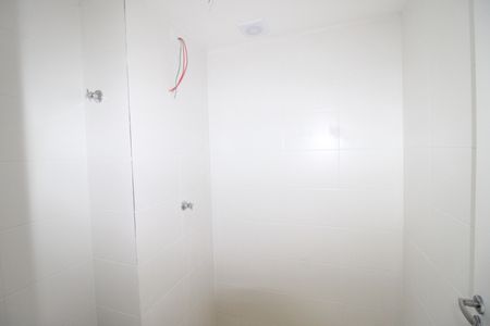 Banheiro de apartamento à venda com 2 quartos, 38m² em Vila Carmosina, São Paulo