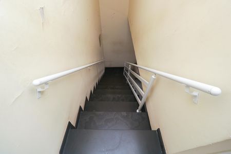 Escada de casa à venda com 2 quartos, 110m² em Jardim Stella, Santo André