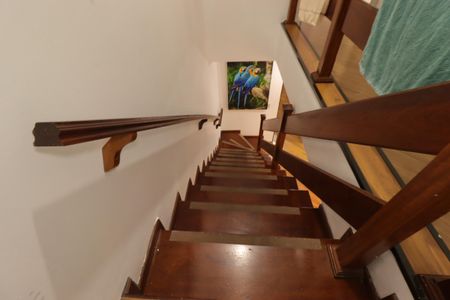 Escada para os Quartos de casa para alugar com 4 quartos, 215m² em Jardim Las Vegas, Santo André