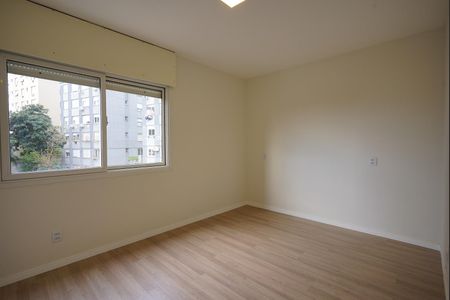Suite de apartamento à venda com 3 quartos, 88m² em Passo D’areia, Porto Alegre