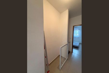 Corredor de casa para alugar com 2 quartos, 67m² em Vilamar, Praia Grande
