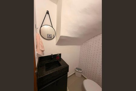 Banheiro de casa para alugar com 2 quartos, 67m² em Vilamar, Praia Grande