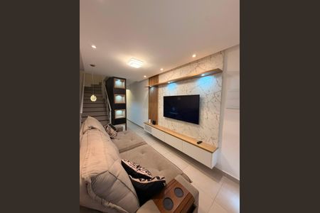 Sala de casa para alugar com 2 quartos, 67m² em Vilamar, Praia Grande