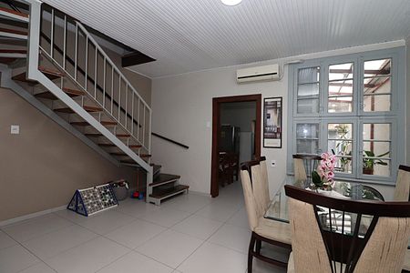 Sala de Jantar de casa à venda com 4 quartos, 137m² em Floresta, Porto Alegre