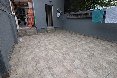 Quintal de casa à venda com 4 quartos, 137m² em Floresta, Porto Alegre