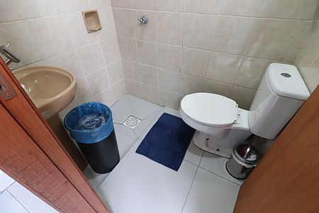 Banheiro 2 de casa à venda com 4 quartos, 137m² em Floresta, Porto Alegre
