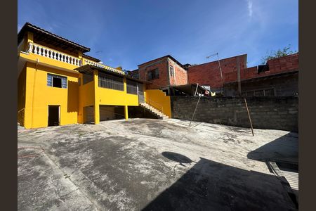Quintal de casa à venda com 5 quartos, 260m² em Jardim Tupa, Barueri