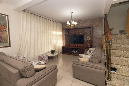 Casa à venda com 4 quartos, 210m² em Vila Mazzei, São Paulo
