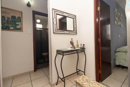 Hall da escada de casa à venda com 4 quartos, 210m² em Vila Mazzei, São Paulo