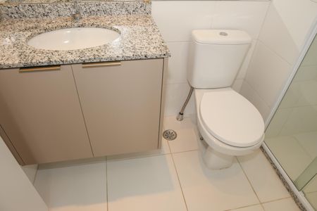 Banheiro Social de apartamento para alugar com 2 quartos, 52m² em Vila Anastácio, São Paulo