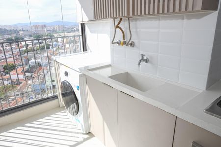 Cozinha e Área de Serviço de apartamento para alugar com 2 quartos, 52m² em Vila Anastácio, São Paulo