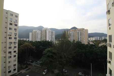 Sala - Vista de apartamento para alugar com 2 quartos, 48m² em Camorim, Rio de Janeiro