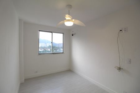 Quarto 2 de apartamento para alugar com 2 quartos, 48m² em Camorim, Rio de Janeiro