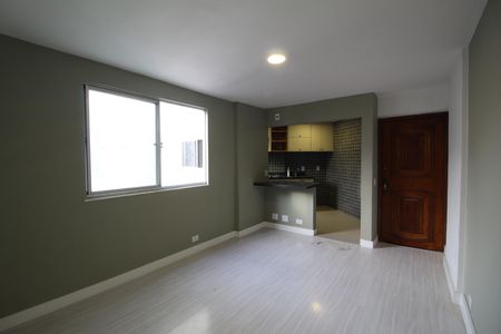 Sala de apartamento para alugar com 2 quartos, 48m² em Camorim, Rio de Janeiro